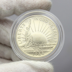 1986 S Statue Of Liberty Half Dollar PF Coin in Capsule 1986 S Statue Of Liberty Half Dollar PF Coin in Capsule