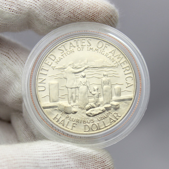 1986 D Statue Of Liberty Half Dollar BU Coin in Capsule 1986 D Statue Of Liberty Half Dollar BU Coin in Capsule